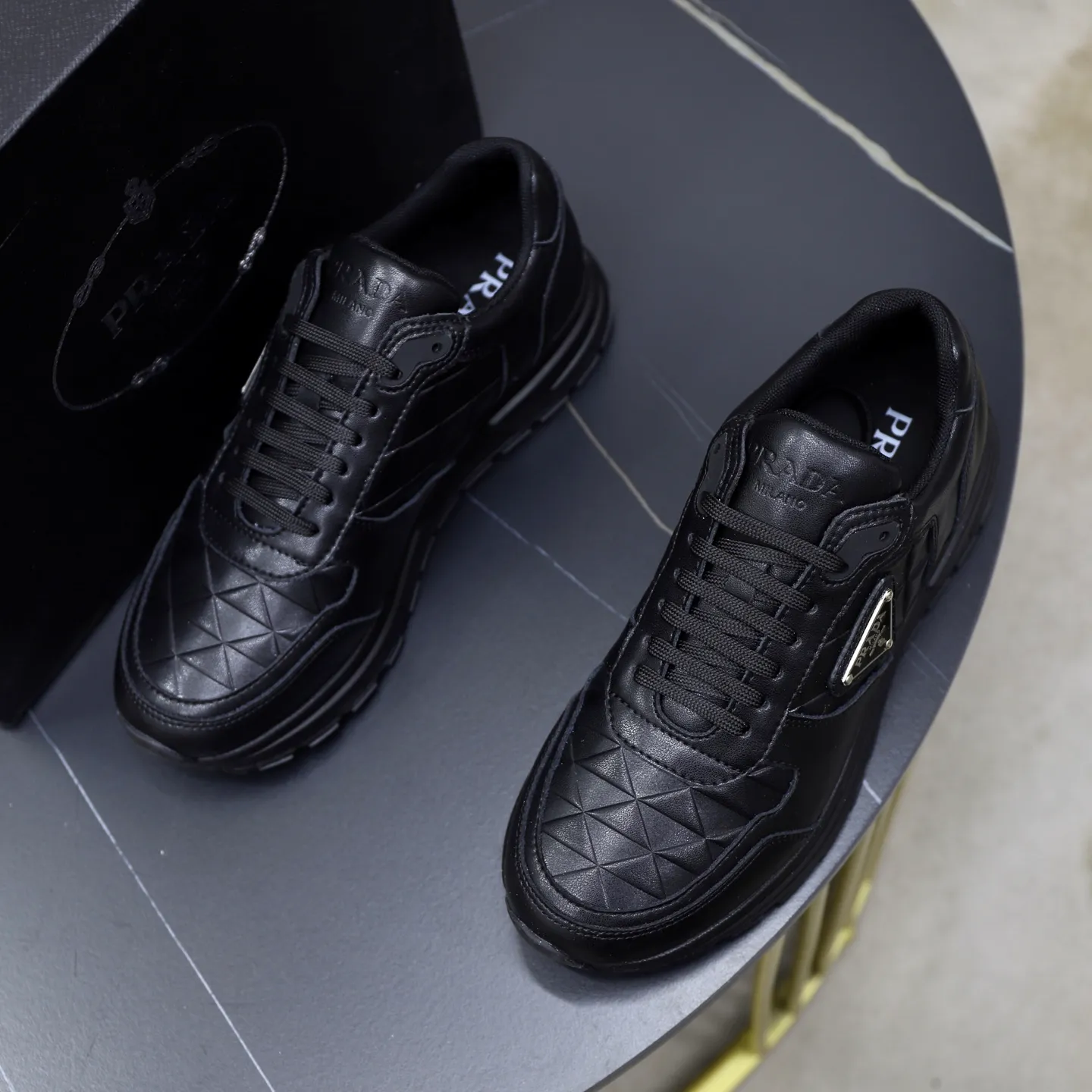 Ex-factory price: 540💰🙅‍♂️🙅‍♂️🙅‍♂️ Brand: PRADA Standard code: 38-44 (45 customized) Grade: Same as the official website Material: Original material splicing Comfortable and breathable lining Lightweight and wear-resistant sports outsole Style category: Men's fashionable casual shoes Running sneakers Distinguished luxury brand elements Top luxury Color: actual picture color